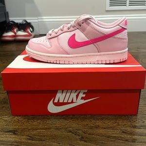 Size 5.5y/7W- Nike dunk low ‘Triple Pink’ GS
